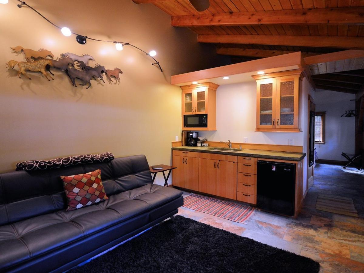 Carriage House Accommodations Girdwood Pokój zdjęcie