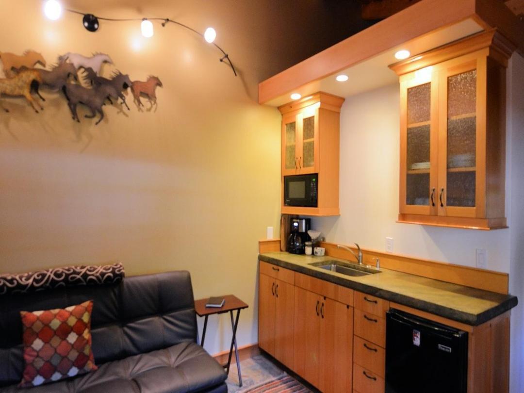 Carriage House Accommodations Girdwood Pokój zdjęcie